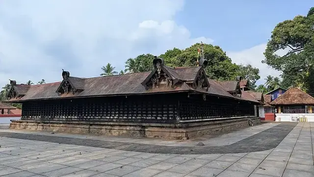 ലോകനാർകാവ് ഭഗവതി ക്ഷേത്രം: വടക്കൻപാട്ടുകളുടെ വീരസ്മൃതി